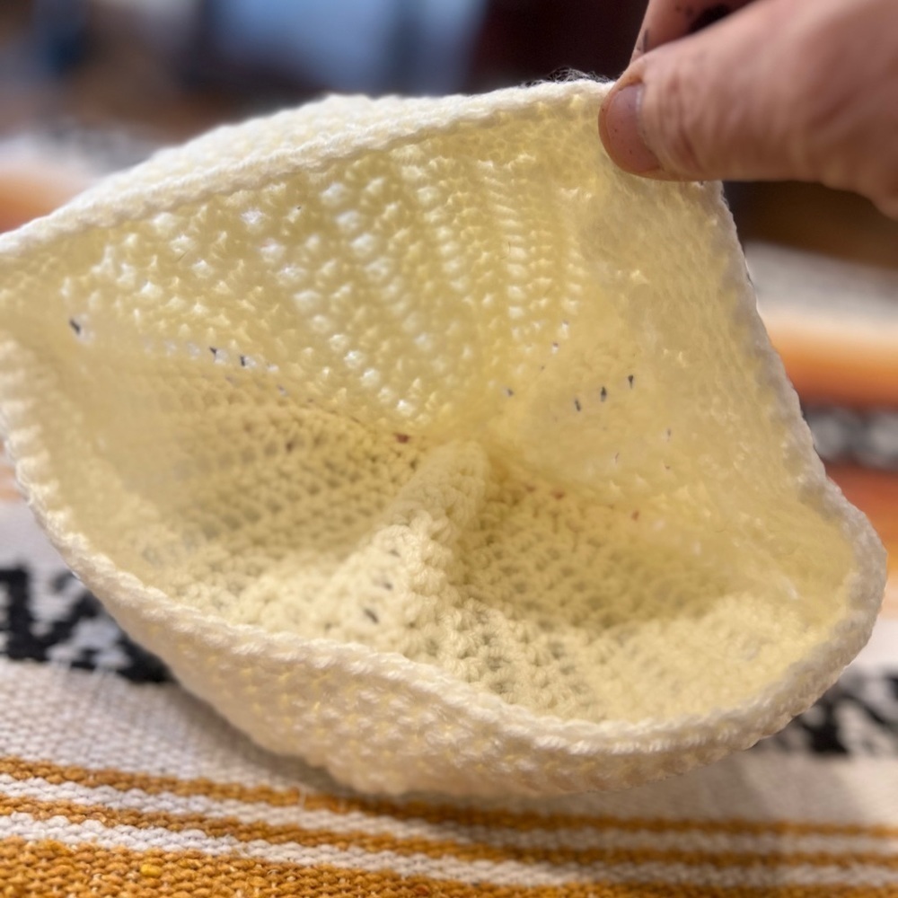 Crochet beanie hat in GUC - Picture 4 of 4
